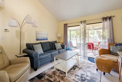 Image de Happy Hours I New Smyrna Poolside at the Beach 2bd/2ba +loft