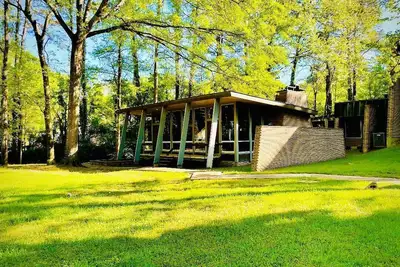 Image de Relax in Architecture! Secluded, Safe, and Serene.