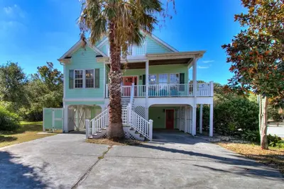 Image de 🏄Surfuncle: Beautiful Vacation Home, Close to Beach, Great Location🏄