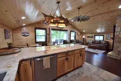 Image de Relax at Our Lake House Cottage-Heart of Osage Beach-\nOne of a kind! ! !