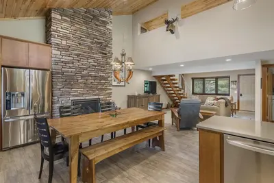 Image de Ski In/Ski Out at the Base of Boyne Mountain, Sleeps 11