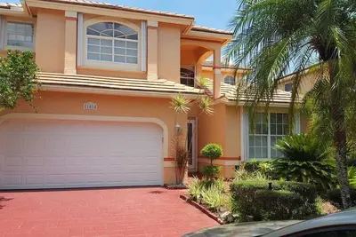 Image de Home in prestigious gated golf community