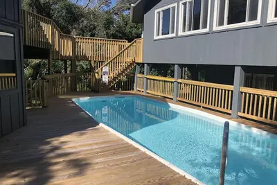 Image de Unique Octagonal-Style Beach Home with Pool Kid + Dog Friendly!