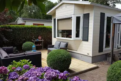 Mobil home sans un parc de loisirs avec piscine