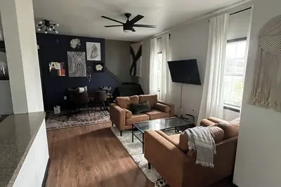 Image de Next Door to Downtowns