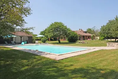 Image de Spacieux gîte de caractère, grand jardin et piscine privés, tranquillité assurée