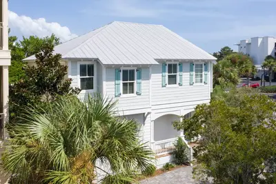 Image de Dunn Inn 2 by AvantStay | Walk to Beach, Pool Access, Sleeps 17!