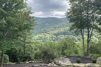 Image de New Listing! Secluded with Gorgeous Views - 4 miles from Beech Mtn Ski Resort