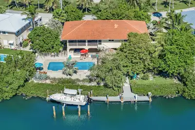 Image de Golfside Tropical Retreat With Pool