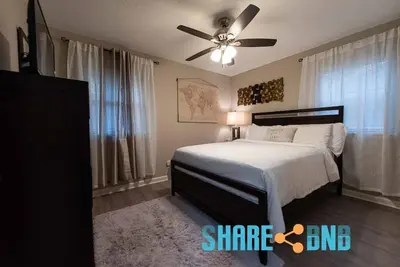 Image de Clean, Pet Friendly, Remote Work Home between Lr & Lrafb