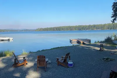 Image de Gorgeous Lakefront cabin, pet friendly!