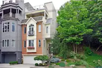 Image de Luxury Downtown\/ Mt. Adams Spectacular Views! No Cleaning Fees!