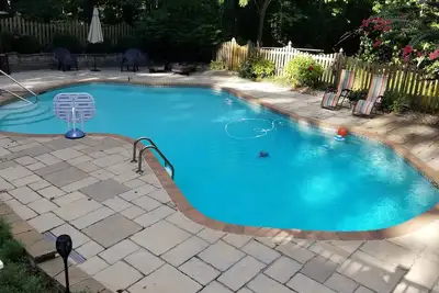 Image de Private coastal Guest Suite with pool. Minutes from Downtown Annapolis and Usna