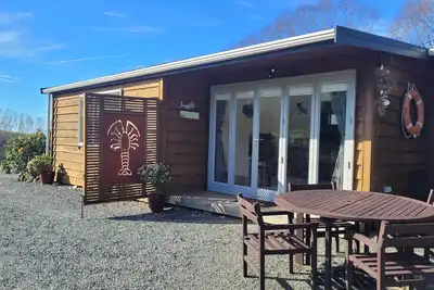 Image de Craypot Cabin: a slice of paradise on a lifestyle block nestled below Mt. Manaia