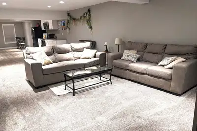 Image de One Br Basement Apartment W/Fully Equipped Kitchen