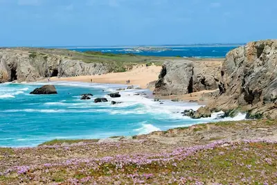 Image de Villa Tybayann pied dans l’eau plage à 10 métres du jardin, vue mer imprenable.