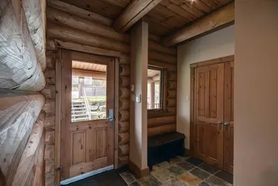 Image de Chalet Arizona - 7 Bedroom Chalet with Hot Tub & Sauna