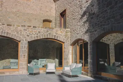 Image de Palais de 10 chambres. Jusqu’à 31 personnes