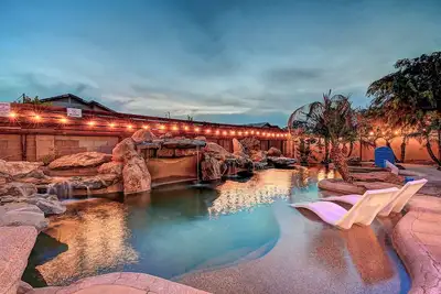 Image de Scottsdalestays 9br Multimillion Sleep 28 Estate-300k Pool-Spa-Sportscourt.