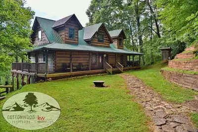 Image de 'Bair' Necessities relaxing Cabin with Fire Pit
