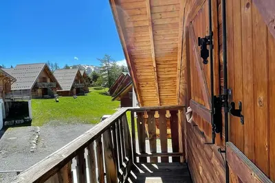 Chalet 9 Personnes, Près des Pistes, Accès Piscine, Wifi et Netflix Inclus