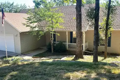Image de On The Island! Hot Tub! Huge 12x40 deck!