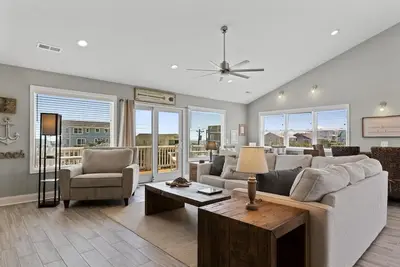 Image de Ocean View, across from beach access, Beautifully updated 4 bed, 4 bath, sleeps 12