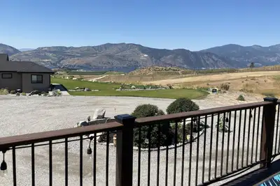 Image de Lake Chelan views and beautiful peaceful setting with views from every window!