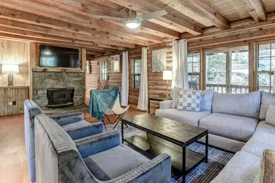 Charming Cabin with Fire Pit