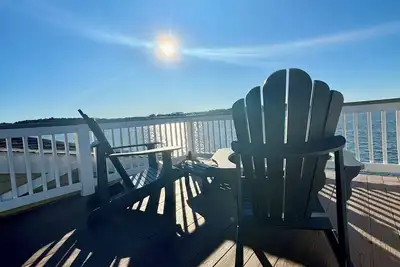 Image de Cozy Waterfront Lake House with Stunning Views & Private Dock