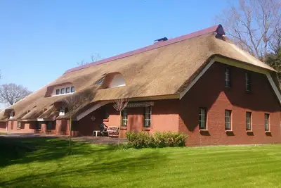 Image de Thatched roof vacation apartment De Leev - Country house Lübbertsfehn in the middle of East Frisia