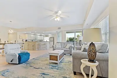 Image de Gorgeous Ocean Walk Corner Unit with Water Views! Ow15-207
