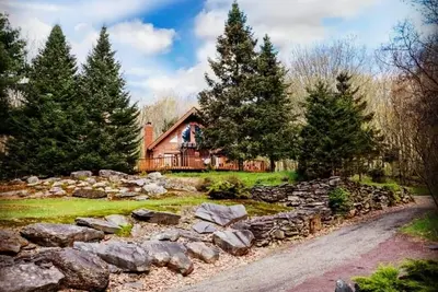 Image de Secluded Log Cabin in Catskills with jacuzzi and mountain\/lake view
