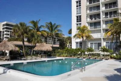 Image de Beachfront and renovated 2br/2 Bath condo on beautiful Lido Key!