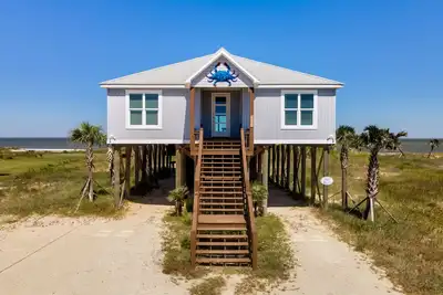 Bayfront with Private Pool! Outdoor games, modern style! - The Blue Crab