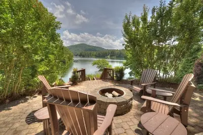 Image de Lake Cottage on deep water w\/ Million $$ views! Newly Renovated Hgtv style decor