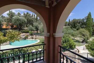 Image de Apartment \"The Grande Dame\" at The Red Bougainvillea - with unique stone pool
