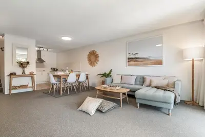 Image de Sleek, modern and comfortable, this is a beautifully appointed apartment.