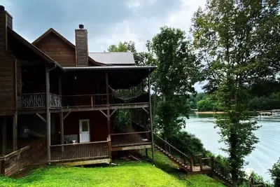 Image de Lake House\/Lodge Waterfront 30 minutes from Downtown Blueridge