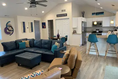 Image de Gorgeous lake-access home with boat slip steps away from renowned Clark Lake!
