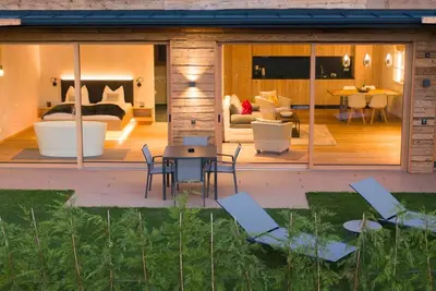 Image de Bel appartement \"Aura Chalets No 2\" avec vue sur les montagnes, Wi-Fi et jardin