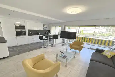 Image de Charmant 2 pieces 52m2, Spacieux Lumineux et Confort, (proche plage du Martinez)