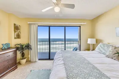 Image de Modern Beachfront Retreat | Hot Tub, Pool, Balcony & Sunset Views