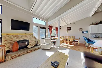 Image de Spacious 3 Bedroom Condo with Loft - Ski Cross Country Nearby! (Unit 615 at 1849) by RedAwning