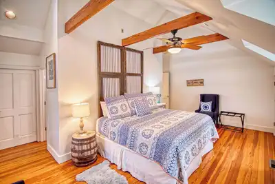 Image de Romantic One Bedroom Sunday House 1 Blk off Main Street