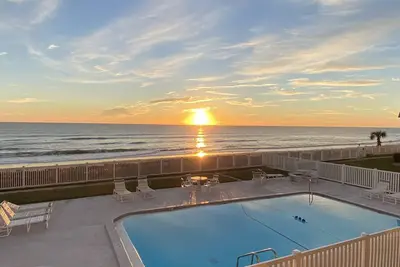 Image de Direct Oceanfront & Private Beach Access on Satellite Beach, Fl