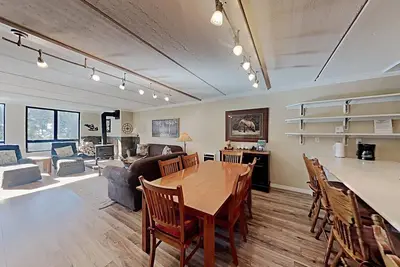 Image de Spacious 3 Bed 3 Bath Condo with 3 Spas and Great View - Just Steps Away from Ski Adventure! (Unit 310 at 1849) by RedAwning