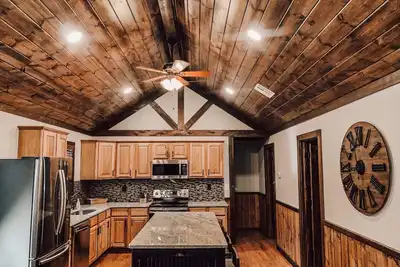 Image de The Rustic Gem! ! 3 Bedroom\/2 Bath House