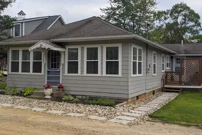 Image de Remodeled 3 bedroom - perfect location for beach trips and beautiful sunsets