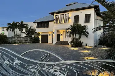 Image de Oceanfront Paradise. Pool Heater, 2 Living Rooms